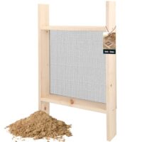 Garten Durchwurfsieb mit 4x4 mm Maschenweite, aus Holz und Stahl gefertigt. Ideales Hilfsmittel für Gartenarbeiten. Effizient entfernt Partikel wie Steine und Schmutz.