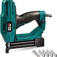 Ein praktischer Elektrotacker für diverse Projekte in der Polster- und Textilienindustrie sowie bei Holzbearbeitung. Enthält 200 Stück 19 mm breite Klammern und 800 Stück 15/20 mm breite Nadeln.