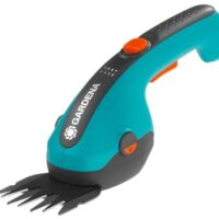 Gardena Akku-Grasschere ClassicCut Li - Rasenkantenschere mit 8 cm Schnittbreite und Komforthandgriff mit LED-Ladezustandsanzeige