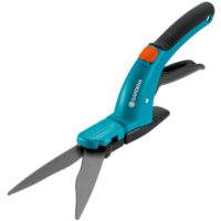 Hochwertige Gardena Comfort Grasschere mit Wellenschliff-Schneidmesser und Gleitkufe für einen perfekten Rasenkantenschnitt.