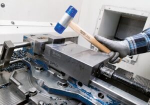 HAZET Kunststoff-Schonhammer 1951-40, robuster Stil aus Esche, schlagfeste Cellulose-Acetat Hammer-Köpfe, 40 mm Hammer-Kopf