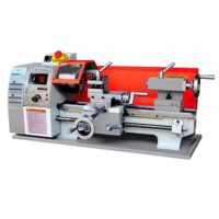 Professionelle Drehmaschine für Metallbearbeitung mit leistungsstarker Leitspindel und präzisem Bett.