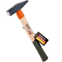 Hochwertiger Schlosserhammer mit patentiertem Sicherheitssystem, ergonomischem Design und gehärteter Stielschutzhülse. Ideal für die Industrie und Baustellen.