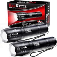 Tragbare Handlampe mit extrem hoher Leistung von 2000 Lumen, ideal für Outdoor-Aktivitäten wie Wandern und Camping. Robuste Aluminium-Konstruktion und 5 Lichtmodi.