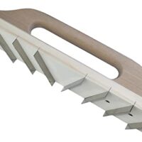 Hochwertiges Werkzeug zum Formen und Glätten von Porenbeton oder autoklaviertem Beton - Raspelbrett mit abschleifenden Blättern auf Holzgriff, ideal für Endbearbeitung von Maurerarbeiten und Nivellieren von Flächen