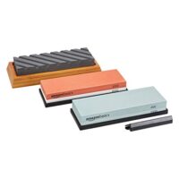 Amazon Basics Messerschärfstein-Set, 3 Stück, doppelseitig, mit Körnung 400/1000 und 3000/8000, inklusive Abflachungsstein mit rutschfester Bambusunterseite, vielseitiges Set für Messer und Schneidwerkzeuge