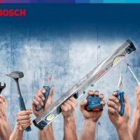 Bosch Professional Universal Klappmesser mit Klingenfach im Metall-Griff, inklusive 3x Klingen und Blister