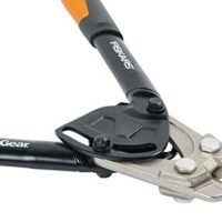 Bild eines Fiskars Bolzenschneiders mit leistungsstarker PowerGear-Technologie, geeignet für verschiedene Materialien, bis zu 30% mehr Kraft beim Schneiden