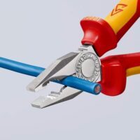 KNIPEX Kombizange isoliert mit Mehrkomponenten-Hüllen, VDE-geprüft; mit integrierter isolierter Befestigungsöse zum Anbringen einer Werkzeugszene für Handwerker und Hobbyisten