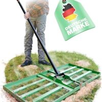 Rasenrakel für gleichmäßige Anpassung von Gras mit abgerundeter Kante und langem Metallstiel für einfache Verteilung von Sand