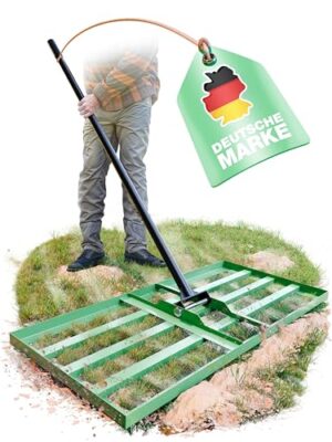 Rasenrakel für gleichmäßige Anpassung von Gras mit abgerundeter Kante und langem Metallstiel für einfache Verteilung von Sand