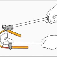 YATO Rohrbieger 15mm mit Holzgriff und Silberbeschichtung, ideal für Heimwerker und DIY-Projekte