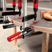 Hochwertige Kantenzwinge KT5-1CP von BESSEY für Handwerker und Heimwerker, ideal für die Arbeit mit Schraubzwingen