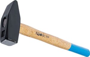 Der BGS Diy 1858 Schlosserhammer ist ein Werkzeug für Heimwerker und Profis mit geschmiedetem Kopf und schwarzer Lackierung, ideal für DIY-Projekte