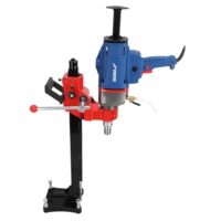 Hochwertiges Betonbohrgerät mit Ständer, max. Durchmesser ø 205 mm und Leistung von 2300 W, ideal für präzise Arbeiten in verschiedenen Materialien.