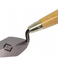 Ergänzende C.K Spitzkelle mit hochwertigem Material und hoher Qualität, ideal für genaue und präzise Arbeit in engeren Räumen.