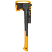 Fiskars Universalaxt mit M-Klinge für Gartenarbeiten, hochwertige Axt mit Fiberglas-Stiel und kräftiger Klinge