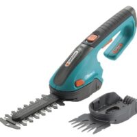 Gardena Akku-Gras- und Buchsschere ClassicCut: Strauch- und Rasenkantenschere mit 8 cm Schnittbreite und 12,5 cm Schnittlänge, für bis 800 m Rasenkante, inkl. Messerschutz und Ladegerät