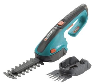 Gardena Akku-Gras- und Buchsschere ClassicCut: Strauch- und Rasenkantenschere mit 8 cm Schnittbreite und 12,5 cm Schnittlänge, für bis 800 m Rasenkante, inkl. Messerschutz und Ladegerät