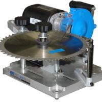 Sägeblattschärfgerät für CV- und HM-Sägeblätter, 110 W Motorleistung, 5300 U/min Drehzahl, Einstellwinkel: 2 x 15°, inkl. Schleifscheiben, Labor-Setting