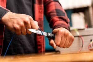 HAZET Kabelmesser 2156 mit rostfreier Klinge und Kunststoffgriff, ideal für das präzise Schneiden von Kabeln