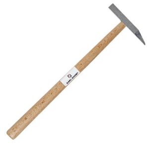 Ein perfekter Fliesenhammer mit Hartmetallspitze, ideal für Polsterer und Fliesenleger. Der spitzige Hammer ist leicht und fein gearbeitet.