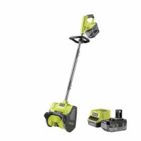 Die RYOBI 18V ONE+ Akku-Schneefräse RY18ST25A-140 ist ein Teil des umfangreichen Akku-Systems von RYOBI. Mit einem großen Arbeitsbreite von 25 cm und einer Wurfweite von bis zu 6 m kann diese Schneefräse leicht und effizient Gehwege, Fußgängerzone oder auch kleine Arealen von Schnee befreien.