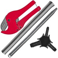 Ein umfassendes Werkzeug-Set für die Montage und Wartung von Rohrsystemen, das eine hochwertige Rohrschere, einen Kalibrierer Entgrater und zwei Biegefedern für Außen und Innen enthält.