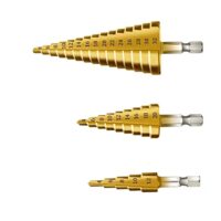 Hochwertiger 3-teiliger Stufenbohrer für Holz und Metall mit Titan-Schaft und verschiedenen Bohrgrößen von 4-12 mm, 4-20 mm und 4-32 mm.
