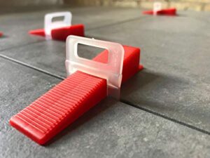 Günstiges Fliesen Nivelliersystem mit 500-9000 Stücken und freier Auswahl an Größen zwischen 1-3mm. Universelles und praxiserprobtes System für Heimwerkerprojekte.