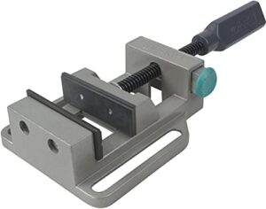 Robuster und vielseitiger Schraubstock mit Schnellverstellung für sichere Fixierung von Rundmaterial auf Bohrständern und Werkbänken.