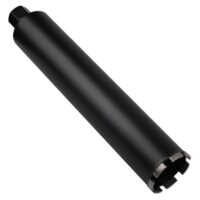 Professionelle Kernbohrkrone mit Diamantbeschichtung für Bohren in verschiedenen Materialien. Durchmesser: 122mm, Gesamtlänge: 420mm.