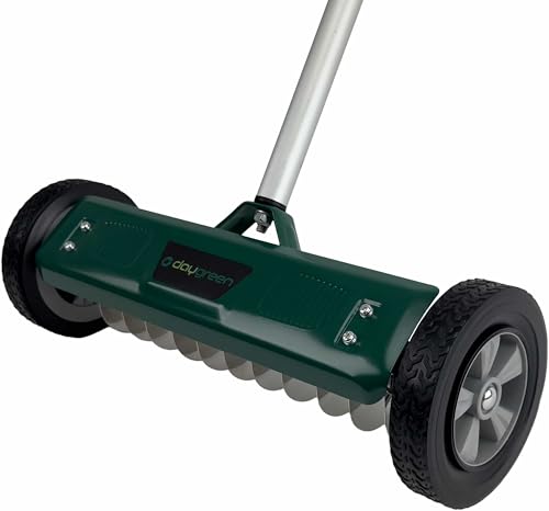 Effektives Vertikutieren für Ihren Rasen - DAYGREEN Hand-Vertikutierer VT-32 mit 11 Edelstahlmessern und rasenschonenden Leichtlauf-Rädern