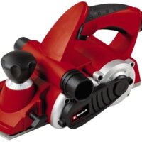 Elektrohobel mit großem Messerwerkzeug, Fußplatte und Softgrip für präzise Hobelarbeiten bei einer Spantiefe bis 3 mm