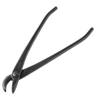 Hochwertiges Werkzeug für Gartenbau und Heimwerker aus Japan, bestehend aus einem robusten Metallrahmen mit Draht- und Jin-Zange