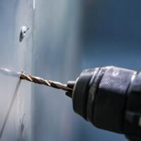 Ein Bosch Metallbohrer HSS-Cobalt mit 10 Stück und einem Durchmesser von 3,2 mm. Das Werkzeug ist für den professionellen Einsatz gedacht und bietet hohe Präzision sowie eine lange Lebensdauer.