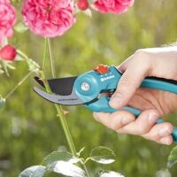 Gardena Gartenschere B/S-M: Blumen und frisches Holz schneiden, Saftrille und Drahtabschneider