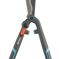 Mechanische Gartenschere mit 2-stufigem Getriebe, antihaftbeschichtete Präzisionsklingen und Stoßdämpfung für effizientes Schneiden von Hecken und Büschen.