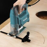 Makita Parallel-Kreisschneidersatz für professionelle Holzbearbeitung mit paralleler Kreissägefunktion und hoher Präzision