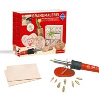 Das perfekte Bastelset für jeden Künstler - Pebaro 0269 Brandmalerei. Inkludiert sind ein Brandmalkolben, Brennspitzen, Brennstempel und Holzplatten.