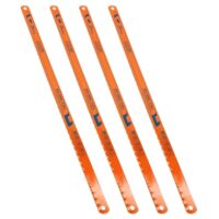 Vier orangefarbene Sägespäne mit scharfen Zähnen auf weißem Hintergrund. Hochwertige Universal-Sägespäne aus legierten Stählen für Holz, Metall und Kunststoff.