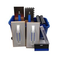 Das 10-teilige Fliesenleger Waschset L von DEWEPRO ist ein umfassendes Set für professionelle Fliesenleger und Heimwerker. Es enthält alle notwendigen Werkzeuge, um Fliesenarbeiten effizient und sauber durchzuführen.