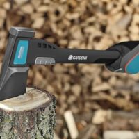 Vielseitige Gardena Spaltaxt 2800 S für verschiedene Holzarbeiten, Antihaftbeschichtung und Edelstahl-Schlagschutz