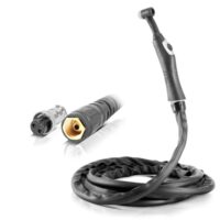 Schweißbrenner mit 8 m Schlauchpaket, gasgekühlt, flexiblem Brennerkopf und ergonomischer Bauform für ermüdungsarmes Schweißen