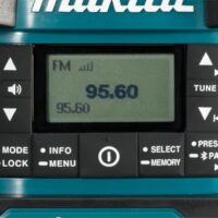 Makita MR009GZ Akku-Radio mit Laterne 40V max. - Detailansicht des Radios mit Laterne und Schultergurt