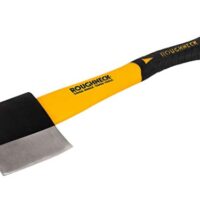 Roughneck Kindling Splitter mit schwarzer und gelber Handhabung, auf einer weißen Hintergrundfolie gegenüber einem weißen Hintergrund