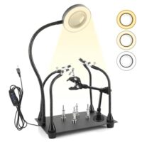 Dritte Hand Löten - Die perfekte Hilfe für Ihren Werkstattalltag. Entlötstation mit Magnetklemme, 4 flexible Armen und mechanischem Tragarm. Multifunktionale 6-Fache Lupe und freihändiges Arbeiten möglich.