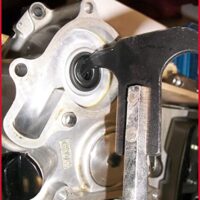 Hochwertiges Demontagewerkzeug für Dichtringe, 300mm lang, farbiges Material, robust und präzise.