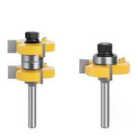 Zwei gelbe Bohrhiebe auf einem weißen Hintergrund. Jeder Bohrhieb ist an einem silbernen Metallshank angebracht, und der obere Teil jeder Bohrbitte zeigt ein schwarzes Abdeckstück. Die Bohrhiebe werden mit 'WZFC' auf einer Seite und 'Nut- Und Federfräser-Set Stock 1-1/2 Zapfenfräser' auf der anderen Seite beschriftet.