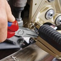 Knipex 20 01 140 flach Nase Zange, hochwertiges Werkzeug für verschiedene Anwendungen mit Chrom-Vanadin-Elektrostahl und gezahnten Greifflächen.